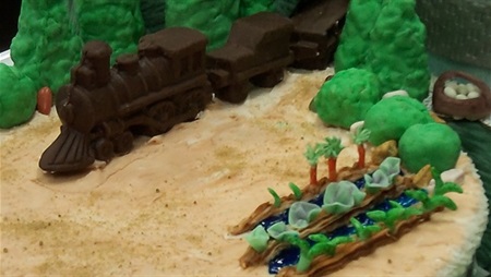 Cake with train and trees